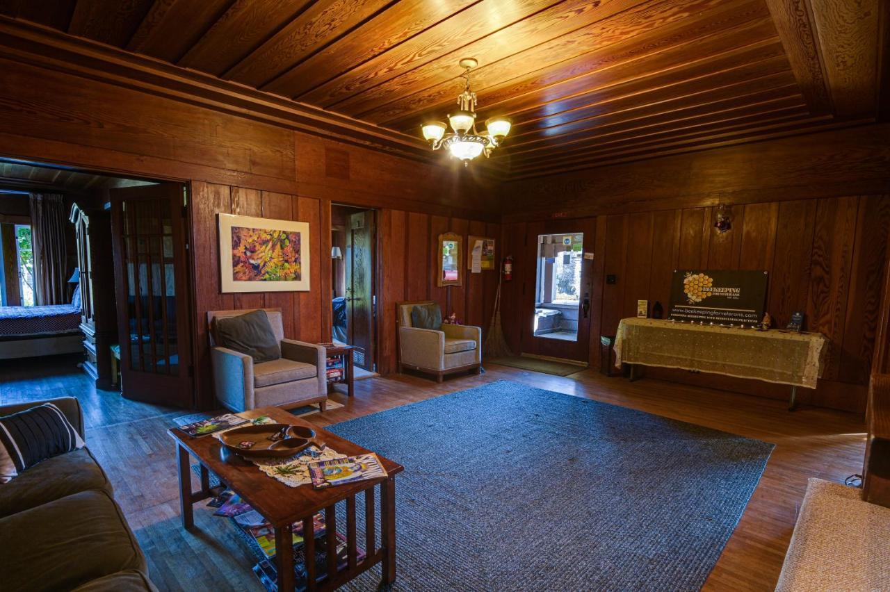 The Captains Quarters Fort Bragg Exterior photo
